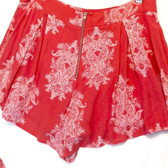 Coral and white two piece outfit - Picture 5 of 6